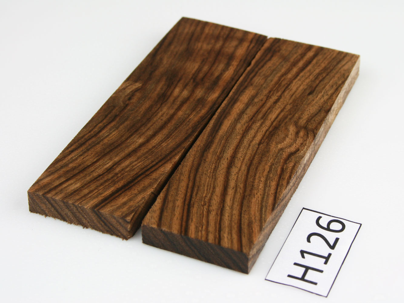 H126 - Messergriffschalen